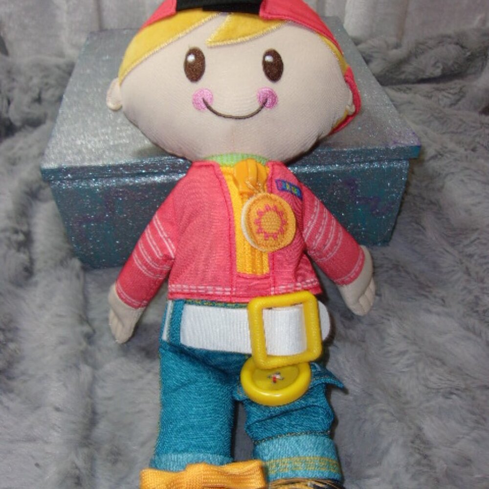 T-107 PLAYSKOOL DRESSY KIDS DOLL ACTIVITY PLUSH